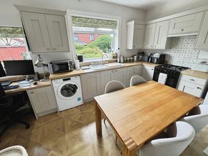 Kitchen Diner- click for photo gallery